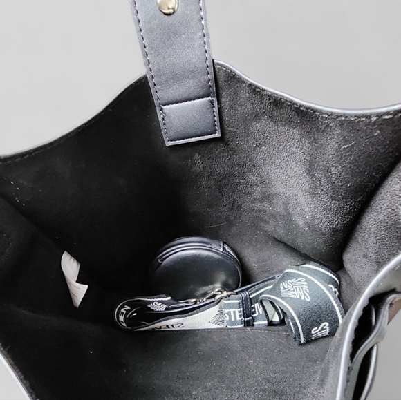 Steve Madden | Crossbody, attached coin purse - Picture 12 of 13